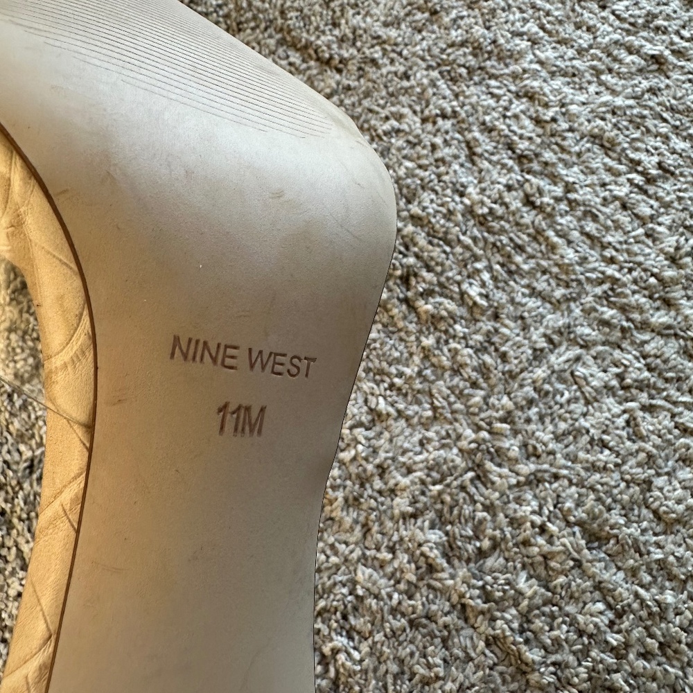 Nine West Point Toe heels - Picture 4 of 4